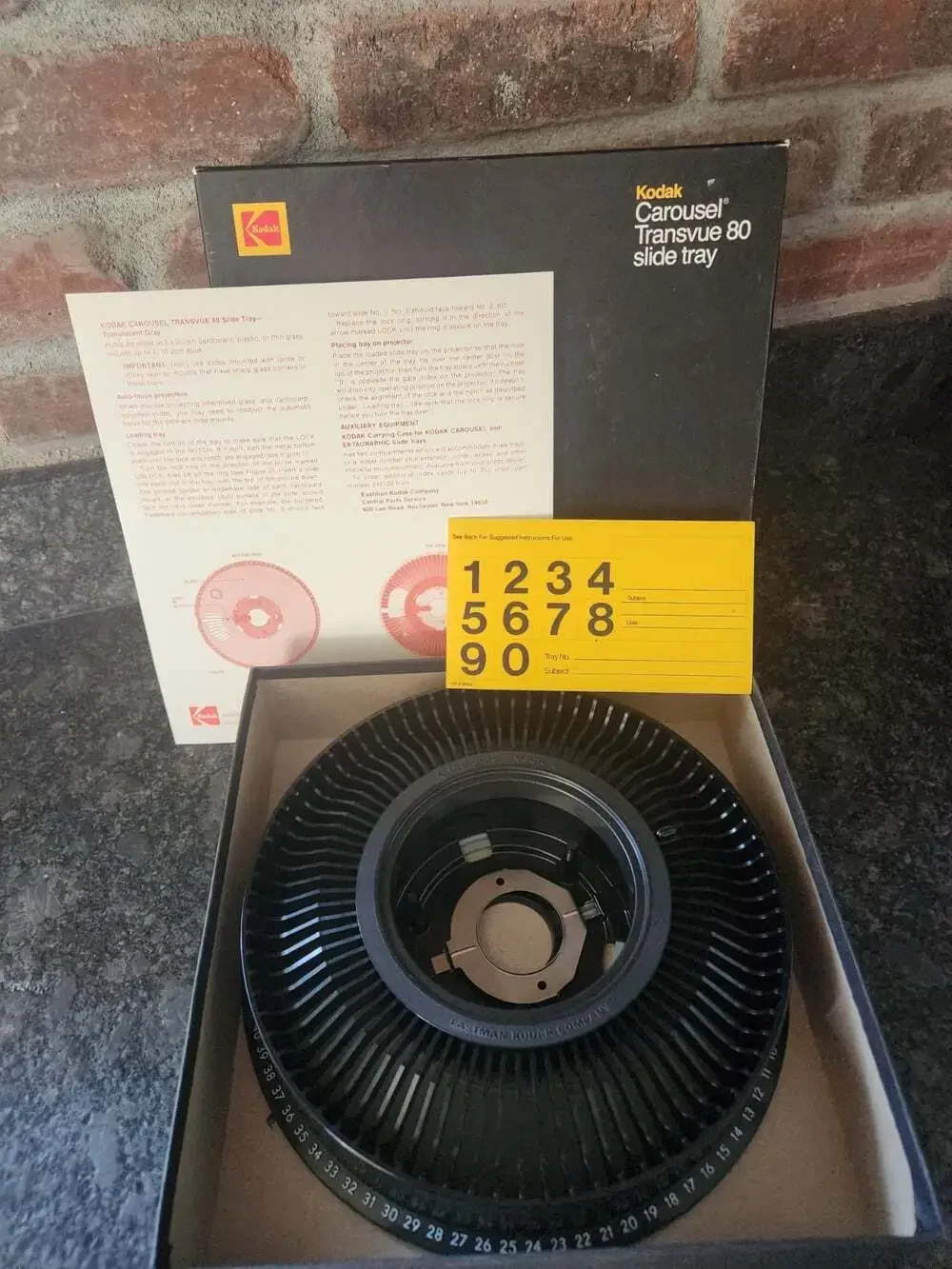 VINTAGE 1983 KODAK CAROUSEL TRANSVUE 80 SLIDE TRAY IN ORIGINAL BOX - PHOTOGRAPHY